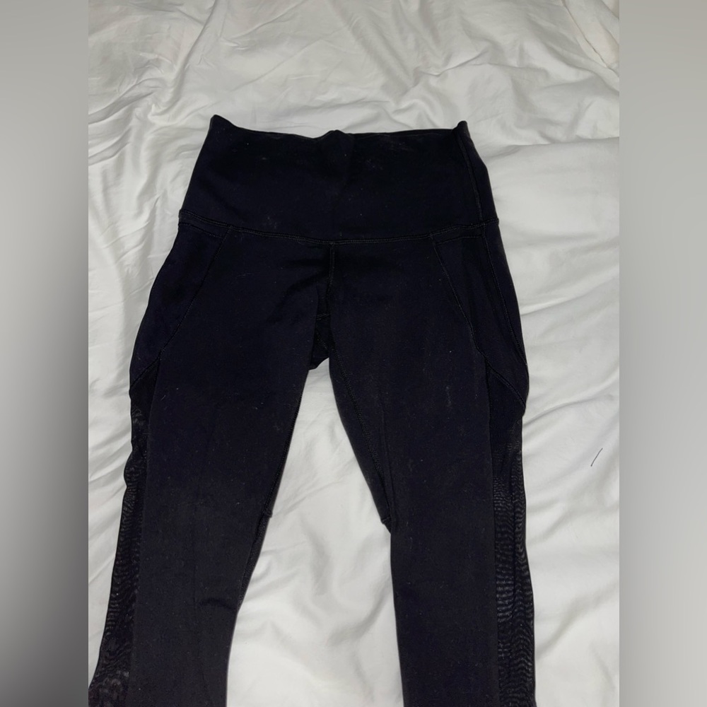 Lululemon 7/8 Leggings with mesh on the side | Size 6 | Black | Used